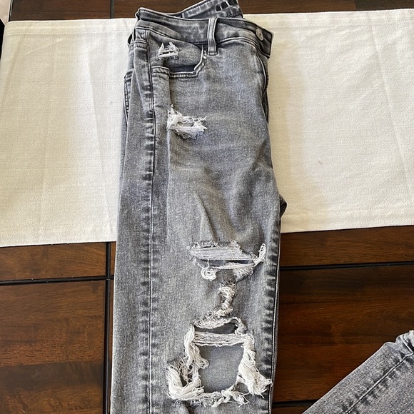 American Eagle Ripped Jeans - Picture 5 of 8